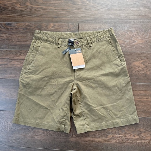 NWT The North Face men’s motion short dark olive green - Picture 1 of 6